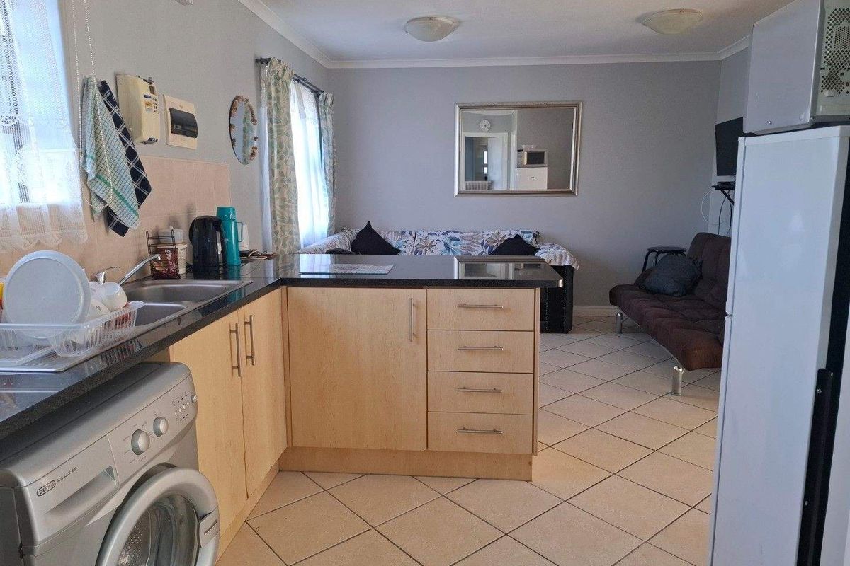 Ground-Floor Gem in Hartenbos: Modern Comfort Awaits! - Photo 5
