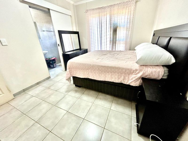 Family-Friendly 4 Bedroom Home in Osona Ext 4 - Photo 4