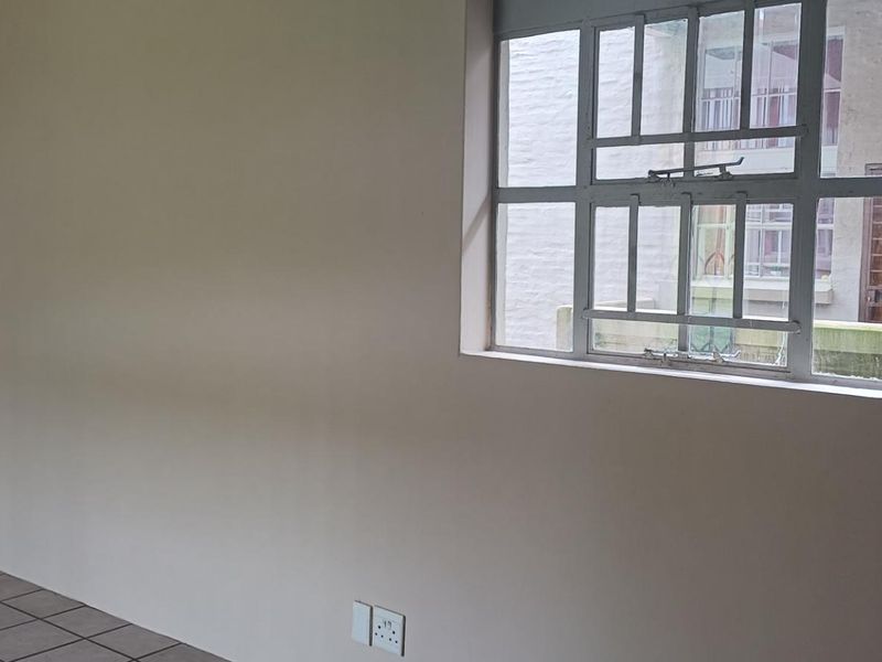 1 BED UNFURNISHED HOUGHTON ESTATE - Photo 4