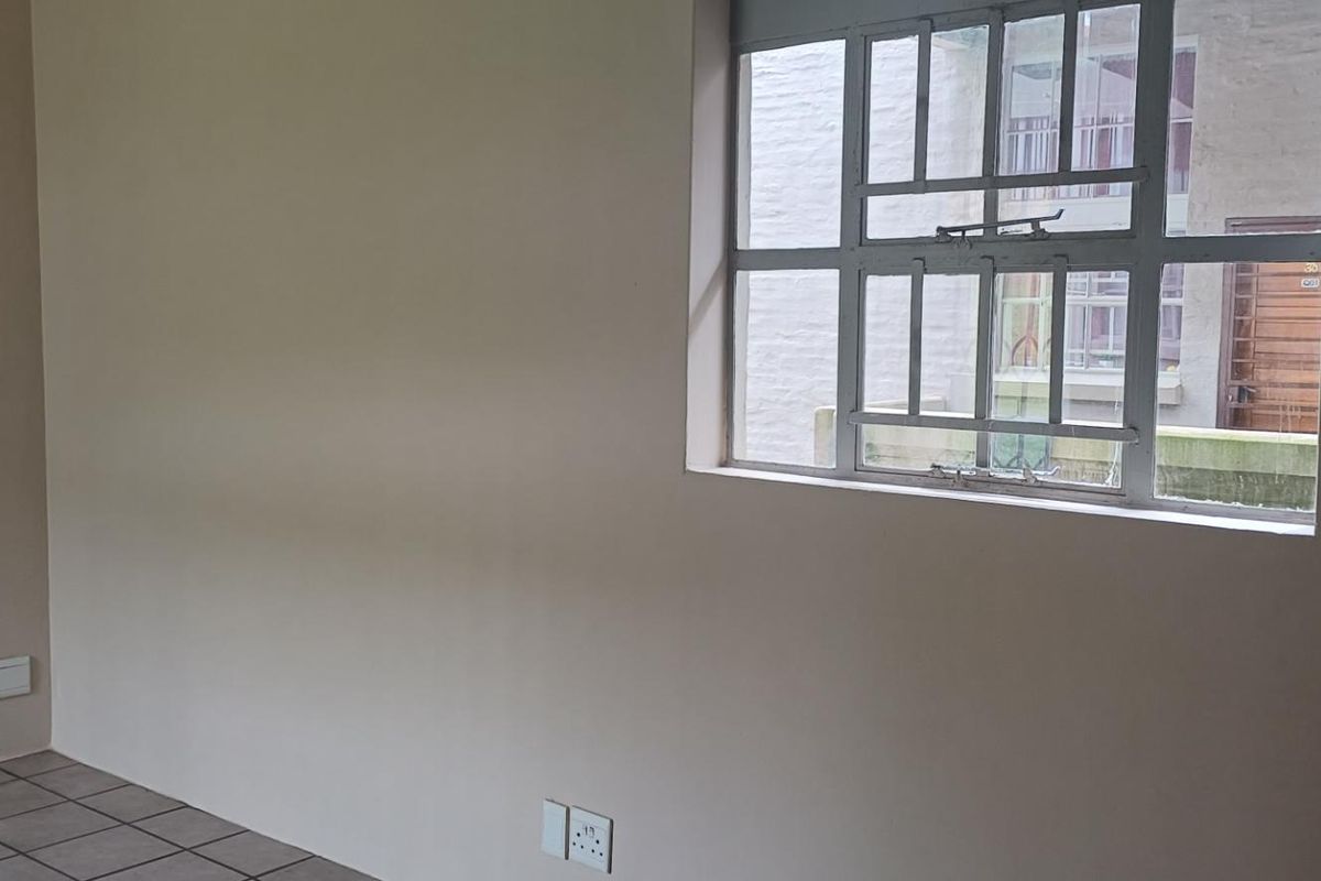 1 BED UNFURNISHED HOUGHTON ESTATE - Photo 4