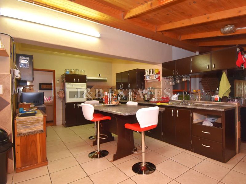3-Bedroom House With Beautiful Lapa In Prime Area - Photo 6