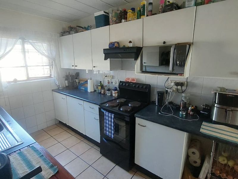 Charming Ground-Floor Gem: Convenience & Style Await! - Photo 7