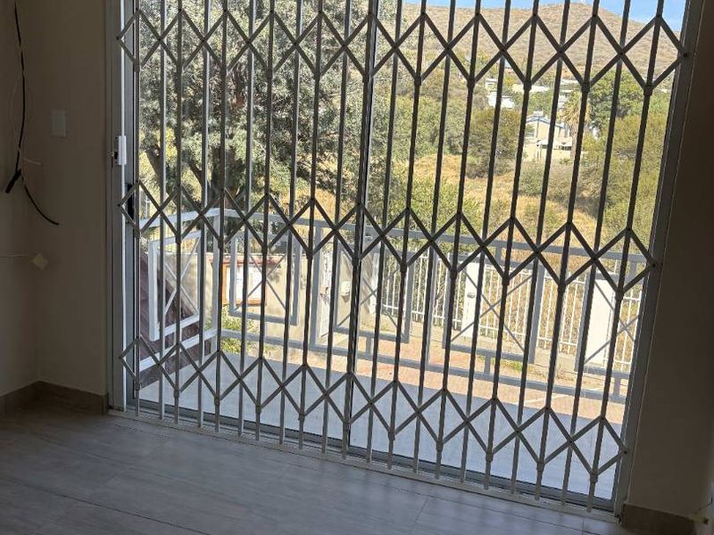 Modern 3 bedroom Townhouse for Sale in Ludwigsdorf, Windhoek - Photo 3