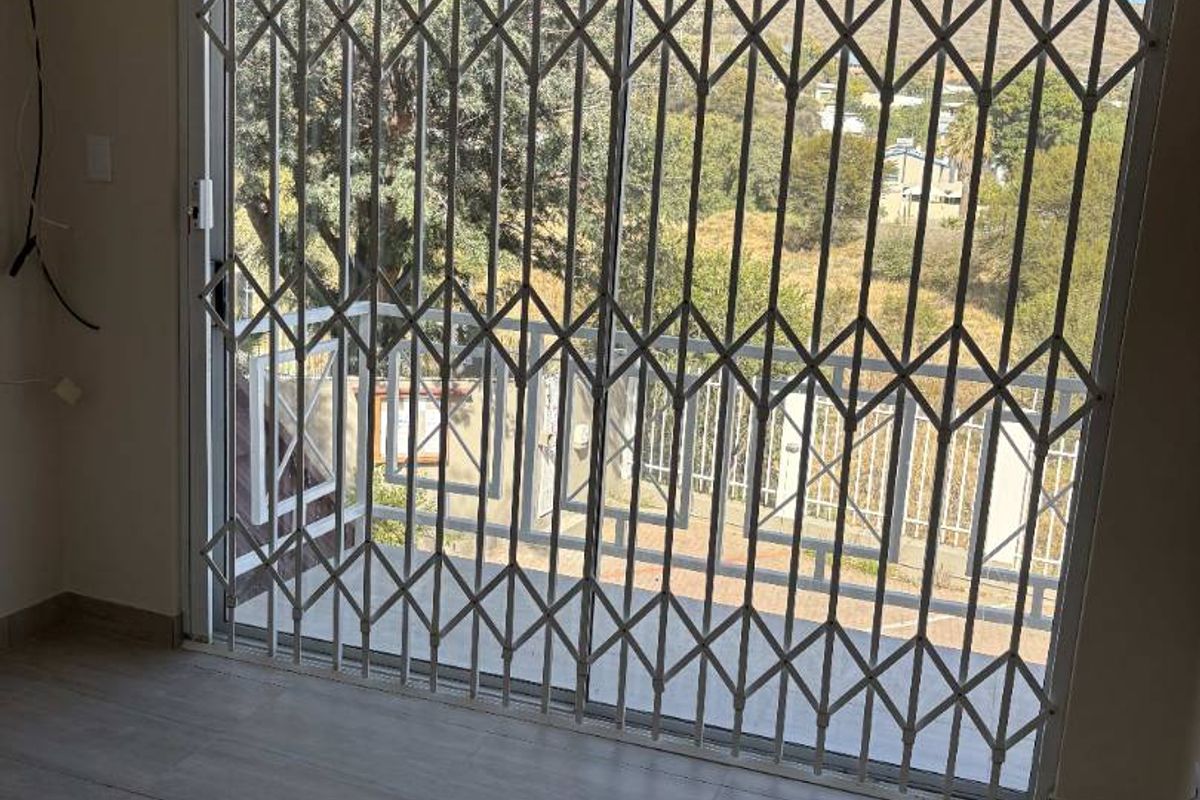 Modern 3 bedroom Townhouse for Sale in Ludwigsdorf, Windhoek - Photo 3