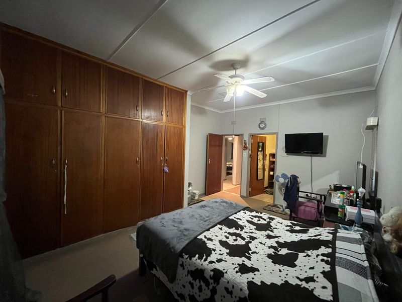 Spacious 3-Bedroom Home with Business Potential – Prime Location! - Photo 5