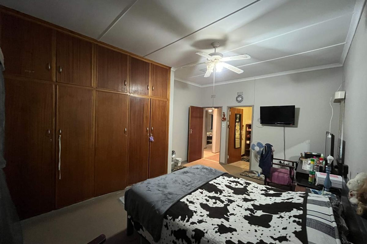 Spacious 3-Bedroom Home with Business Potential – Prime Location! - Photo 5