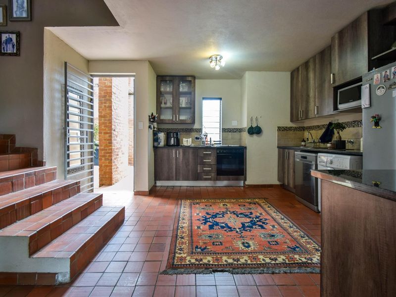 Mint Two bedroom duplex in double security complex - Die Wilgers - Photo 8