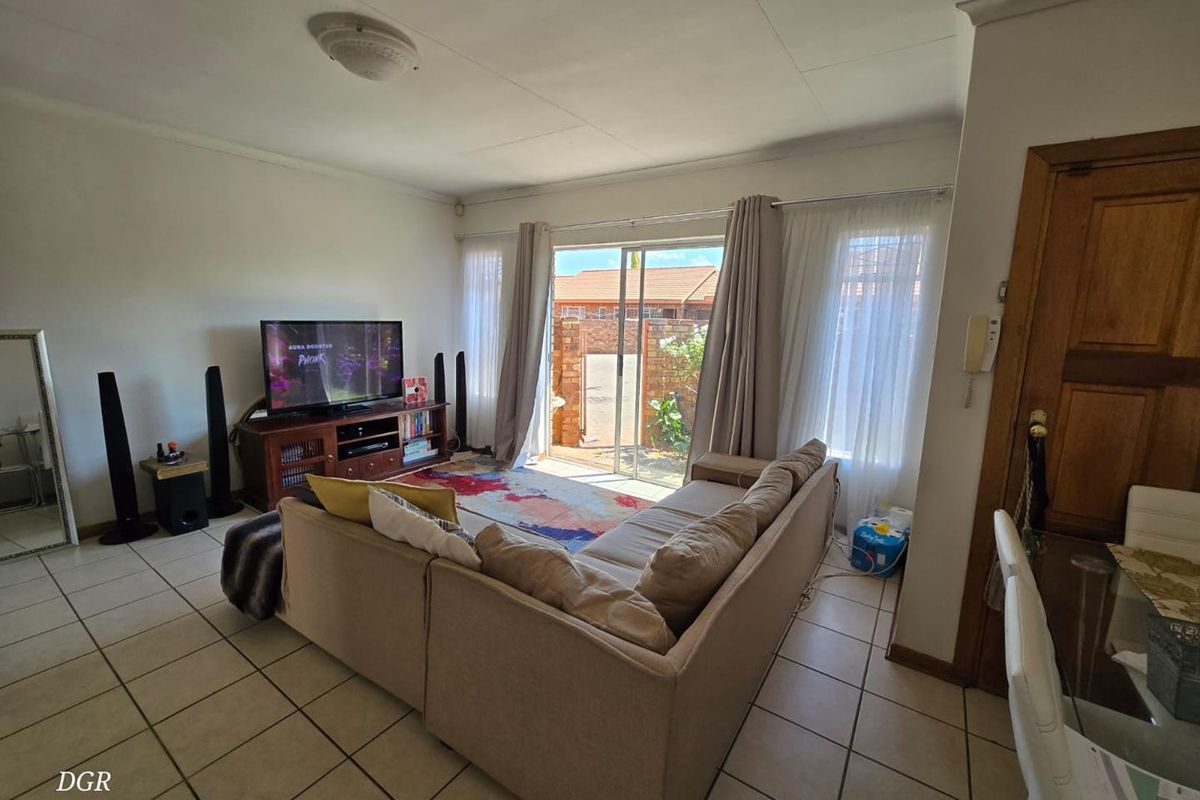 Townhouse for sale in Mar-Geni Complex - Photo 3