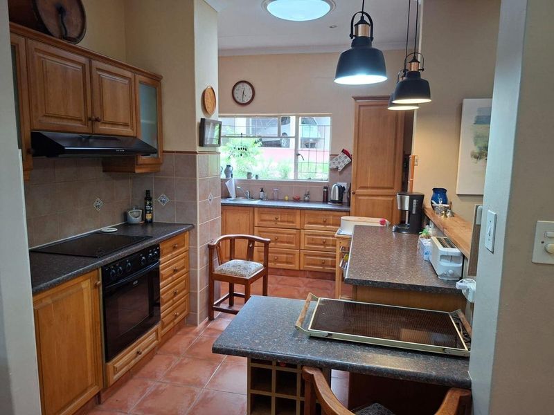 3 Bedroom Family Home with Flatlet in Drakensview, Estcourt - Photo 8