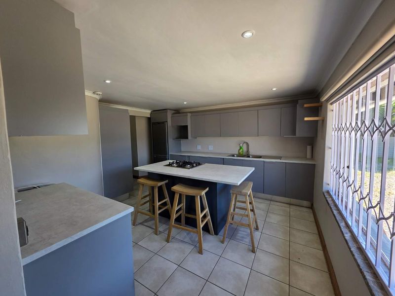 Versatile Office-Converted Residence in Prime Northmead Location - Photo 6