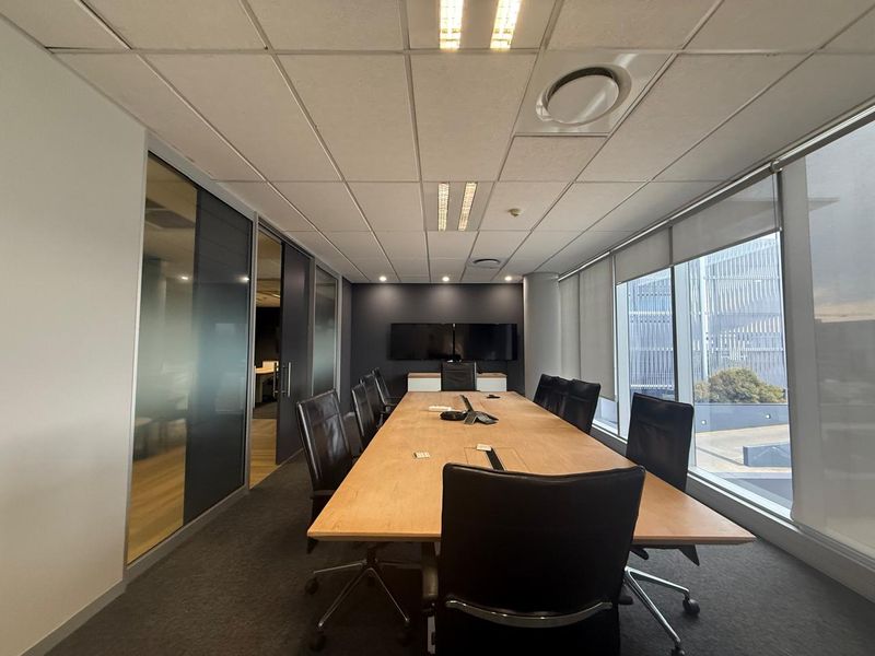 Oxford Corner Rosebank presents an exceptional 2nd floor office space of 475m2 - Photo 8