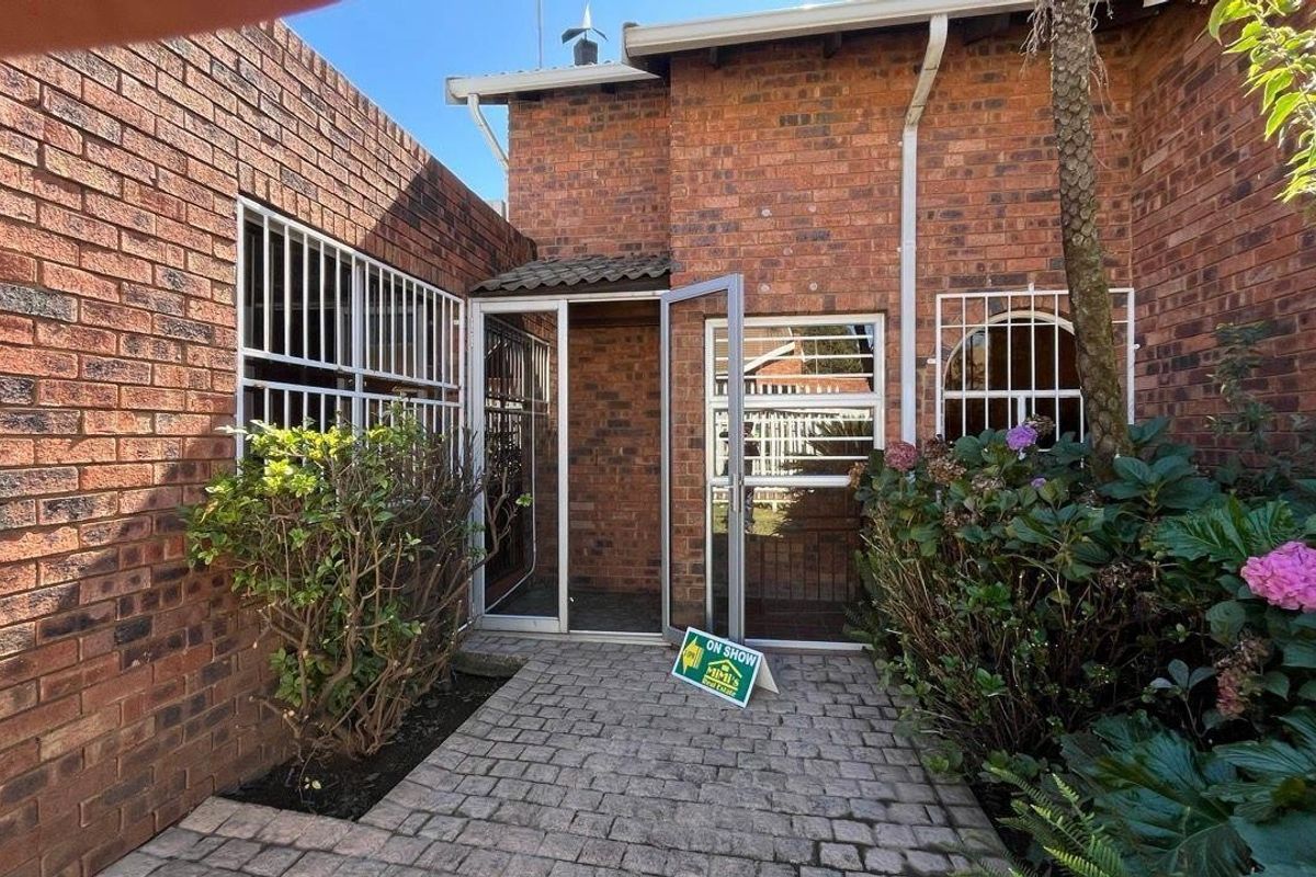 Townhouse For Sale in Mayberry Park, Alberton - Photo 2