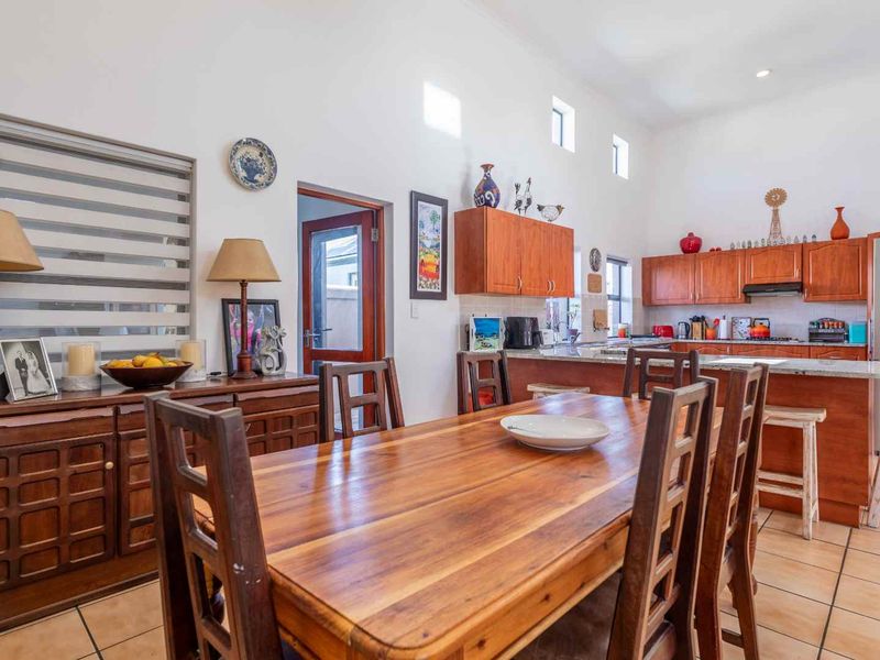 Drive, Chip, and Chill: Exclusive Cul-de-Sac Living on the Estate - Photo 9