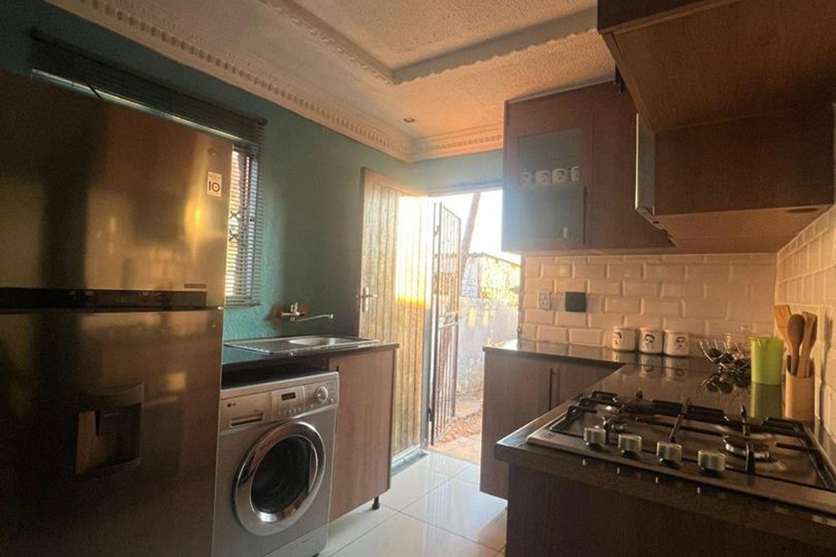 Family Home For Sale in Mamphoko Block k Soshanguve - Photo 5