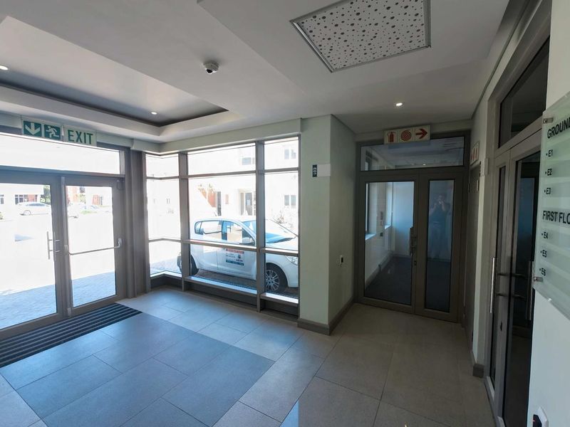 Work, Meet & Unwind — Office with Private Outdoor Terrace - Photo 4