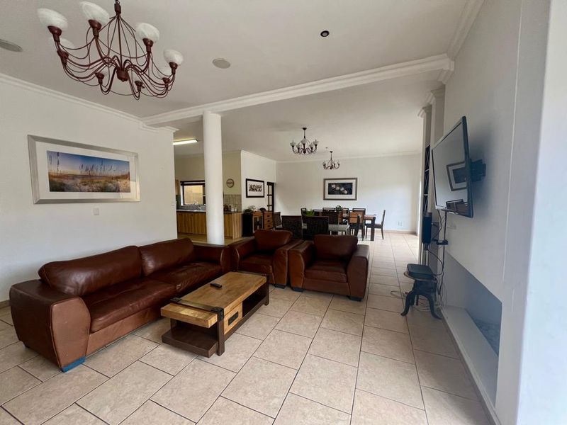 FOR SALE- 4-BEDROOM EN-SUITE HOME WITH ROOFTOP VIEWS IN LONG BEACH, WALVISBAY, NAMIBIA - Photo 2