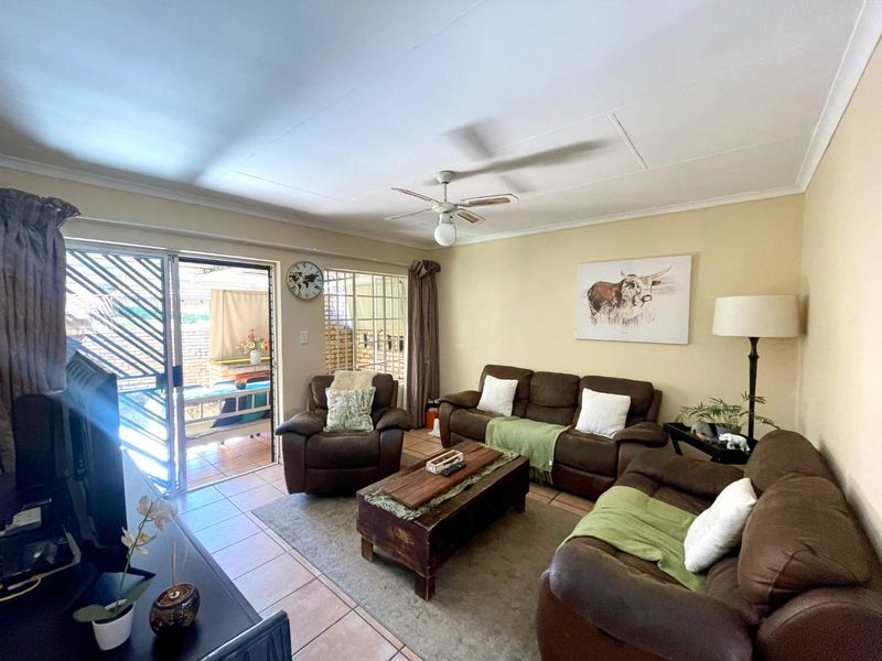 Secure Estate Living with Pool, Fishing Dam & Excellent Rental Appeal - Photo 5