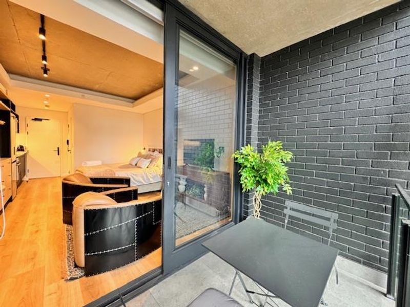 Modern Studio in Station House - Photo 6