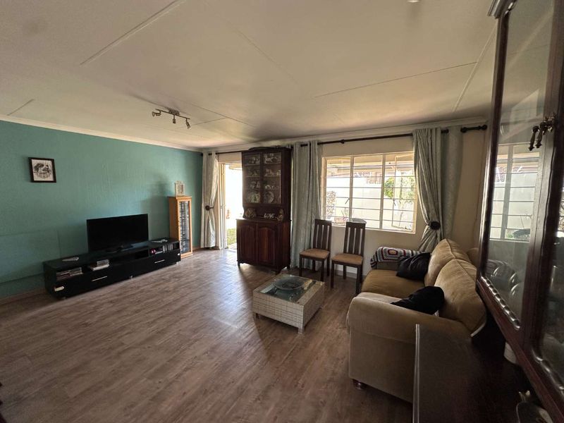 Peaceful and Secure 2 Bedroom Townhouse - Photo 6
