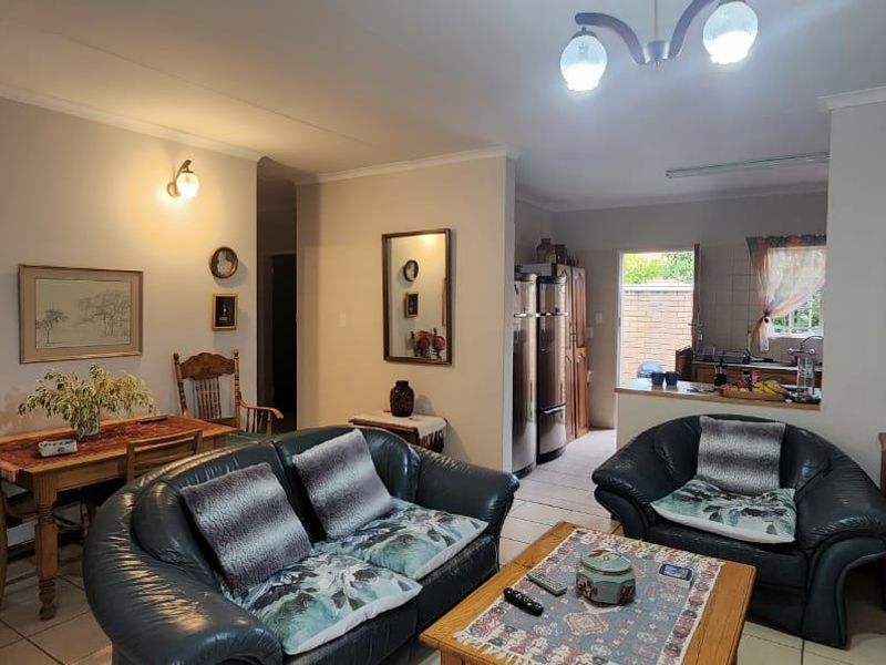 Neat as a pin...just move in and stay! - Photo 9