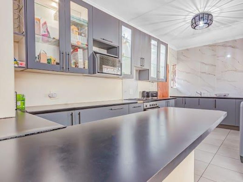 Spacious Family Home with Income-Generating Flatlets - Photo 2