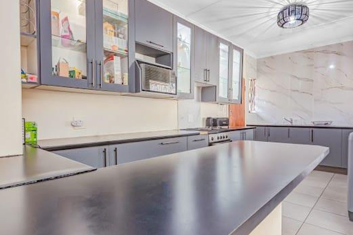 Spacious Family Home with Income-Generating Flatlets - Photo 2