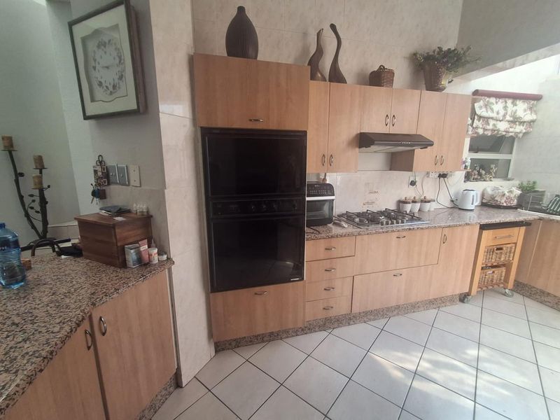 PET FRIENDLY DUPLEX IN BASSONIA - Photo 6