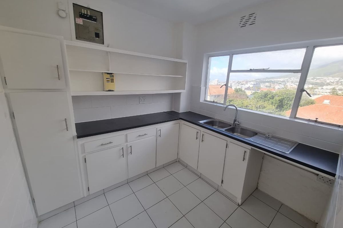 Unfurnished Two Bedroom Apartment To Rent in Tamboerskloof - Photo 4