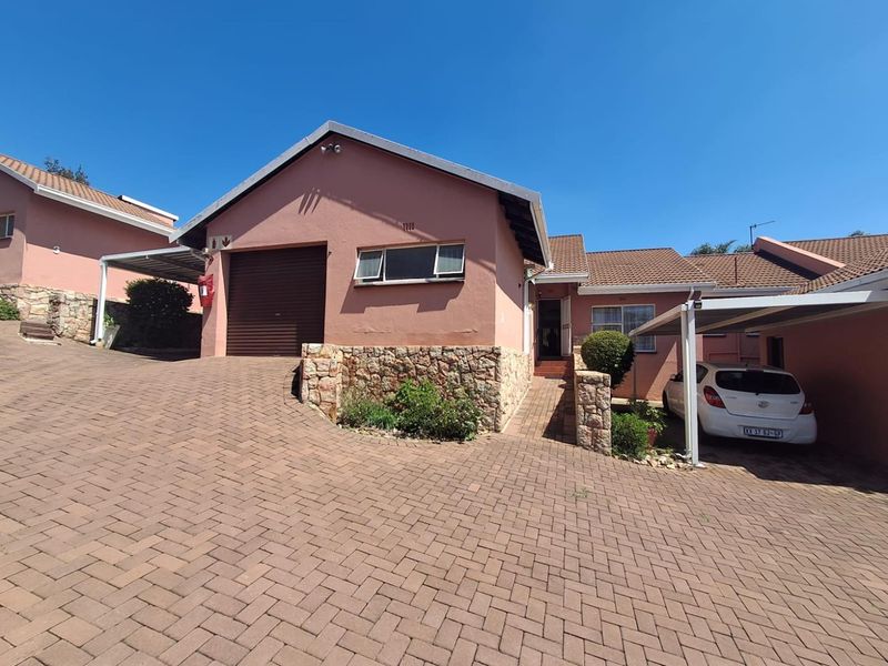 PET FRIENDLY CHARMING TOWNHOUSE - MULBARTON - Photo 2