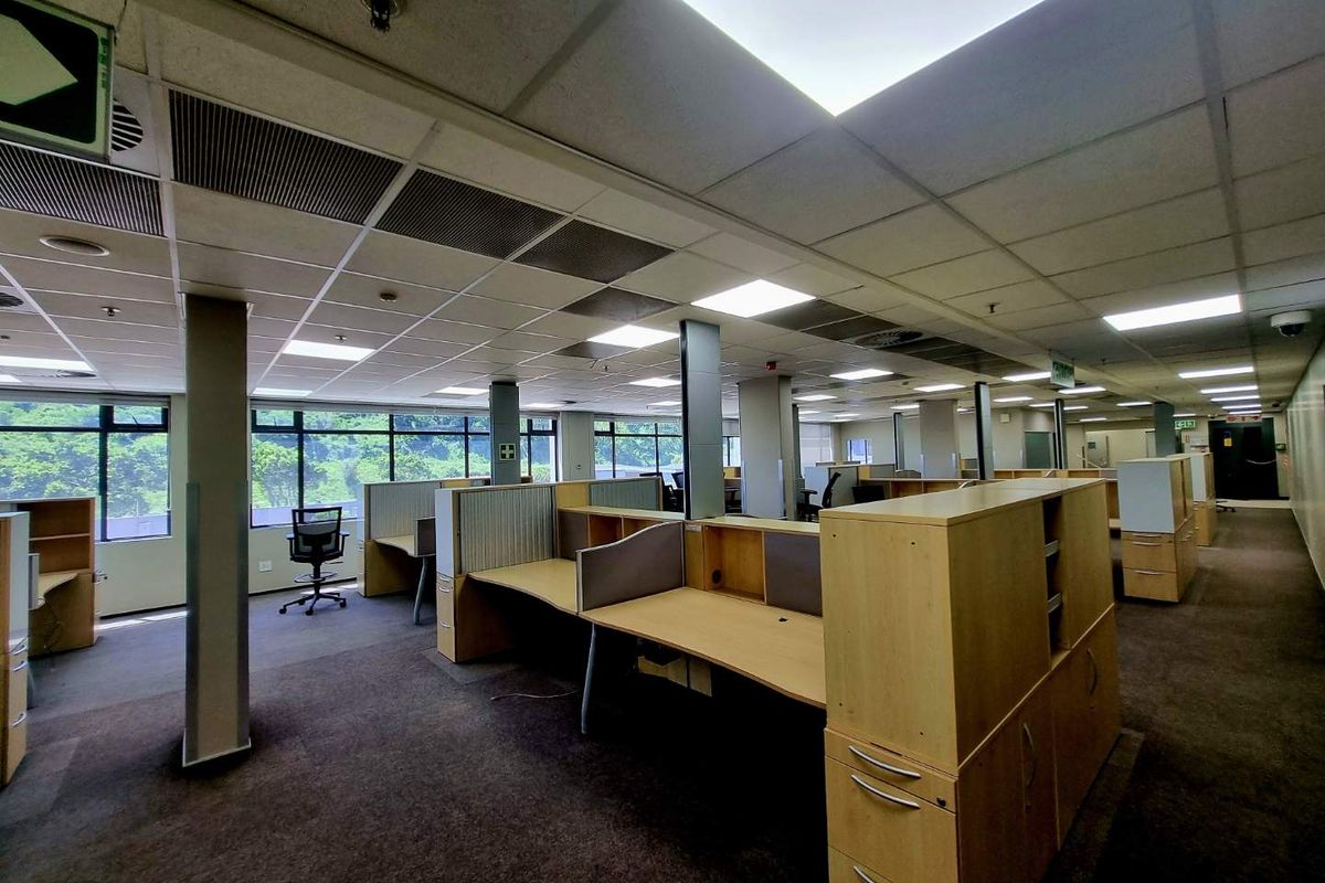 High-Spec 5,255m2 Industrial Property with Expansion Potential | 80% Tenanted - Photo 5