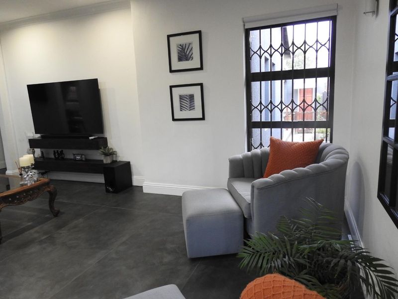 A True Gem in Ennerdale | Modern, Immaculate & Move-In Ready - Photo 5