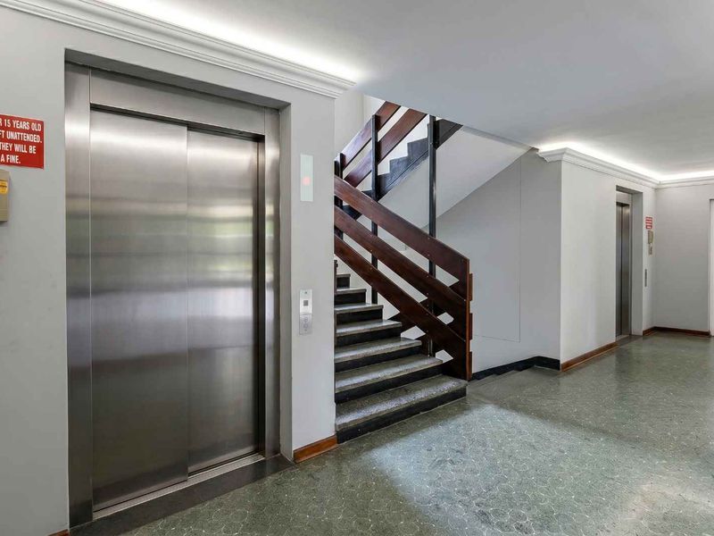 Scenic Top-Floor 2 Bedroom Apartment in Secure Findlain Court,Northdene. - Photo 4