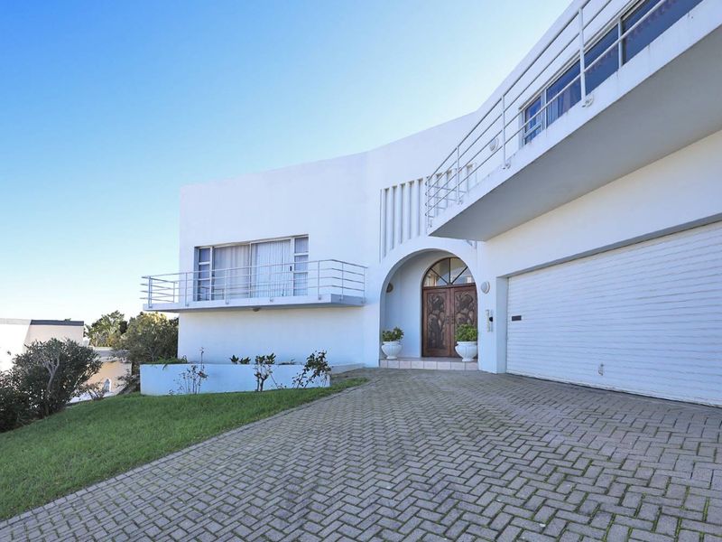 5 Bedroom residence with the grandest of views - Photo 2