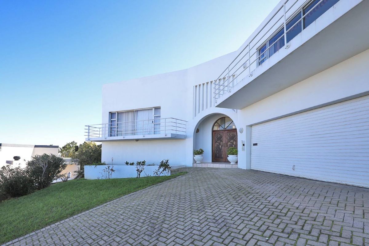 5 Bedroom residence with the grandest of views - Photo 2
