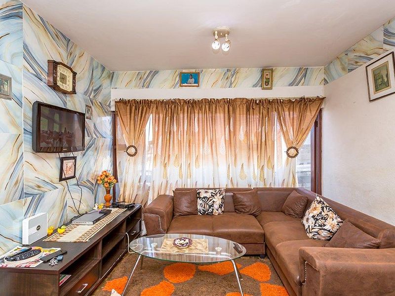 Spacious Two Bedroom Apartment - Photo 3