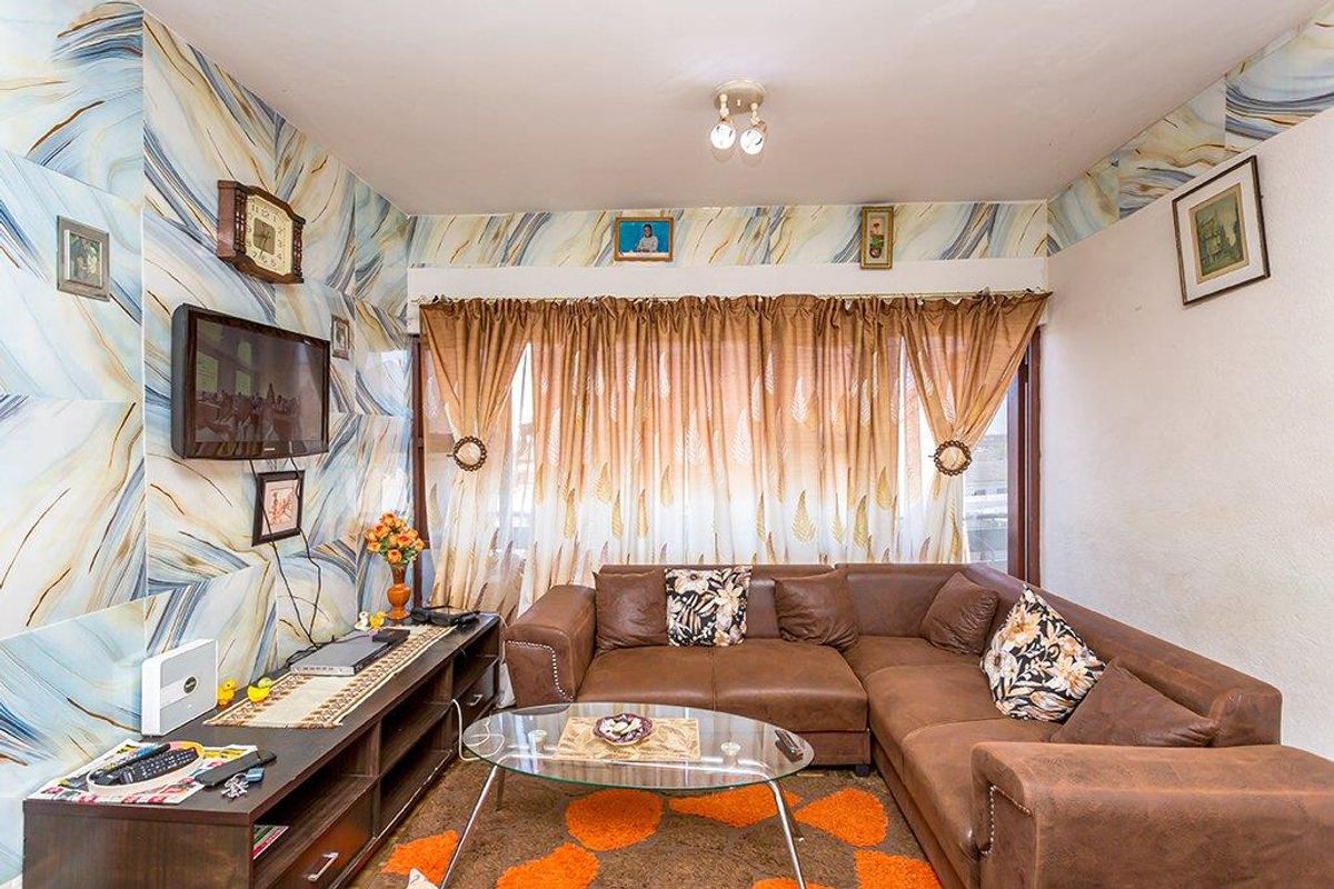 Spacious Two Bedroom Apartment - Photo 3