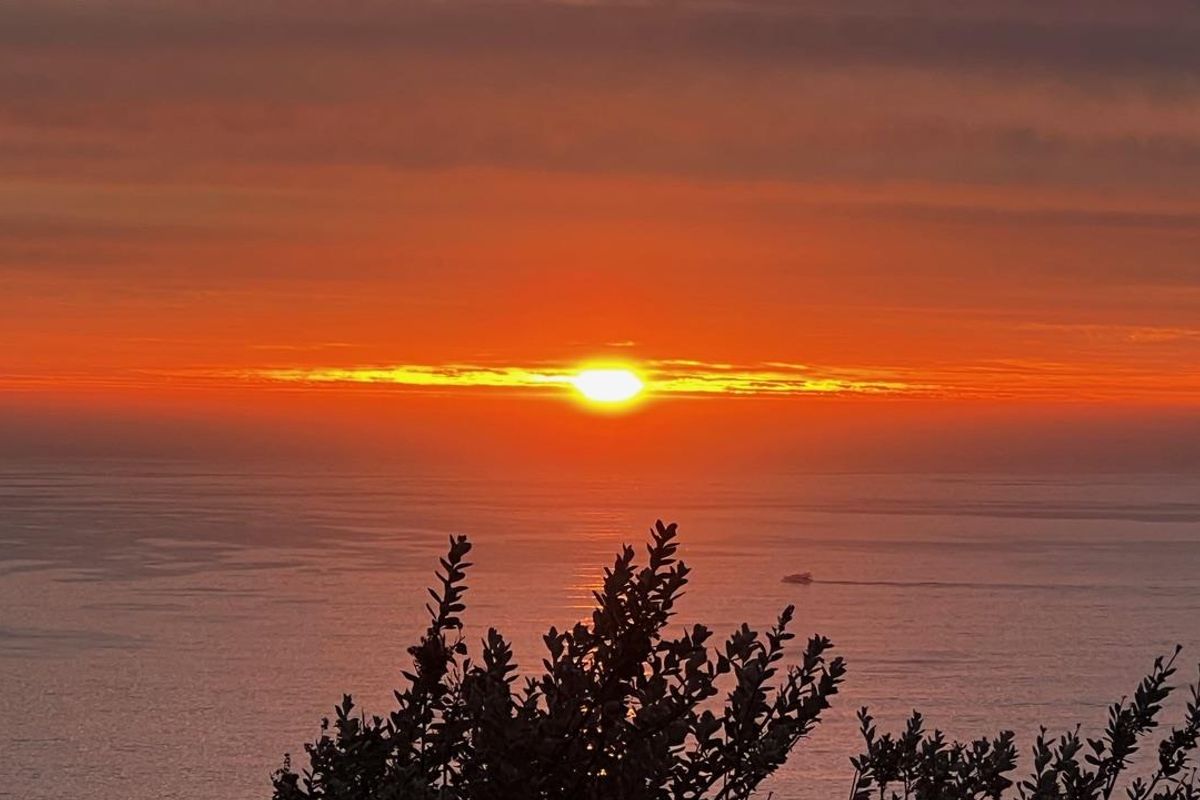 Gorgeous Villa with Unobstructed Mountain and Sea Views - Photo 5