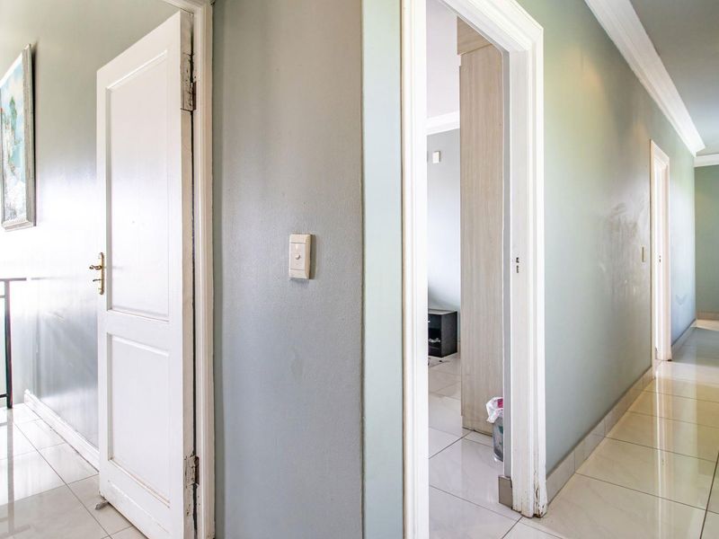 4 Bedroom Freestanding Home in a Secure Estate in Northcliff - Photo 9