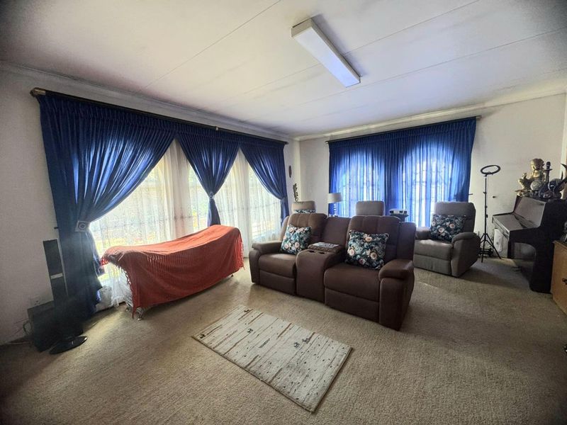 Five bedrooms house for sale in Mountain View - Photo 9
