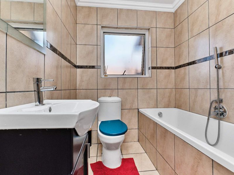 Executive Living or Family Haven: Your Ferndale Dream Townhouse Awaits! - Photo 6