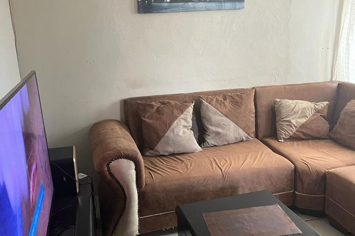 2 bedrooms house for sale in Soshanguve VV - Photo 5