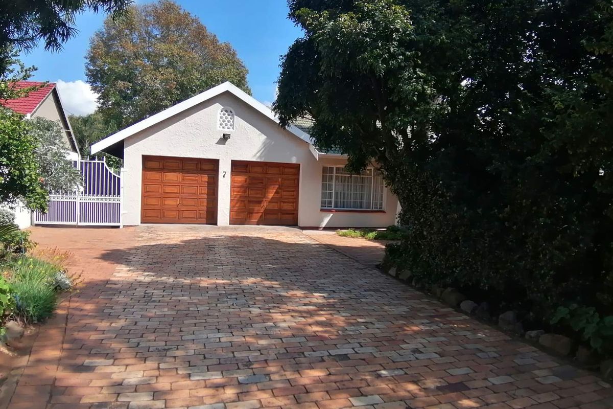 Fabulous spacious well maintained home in secure village - Photo 2