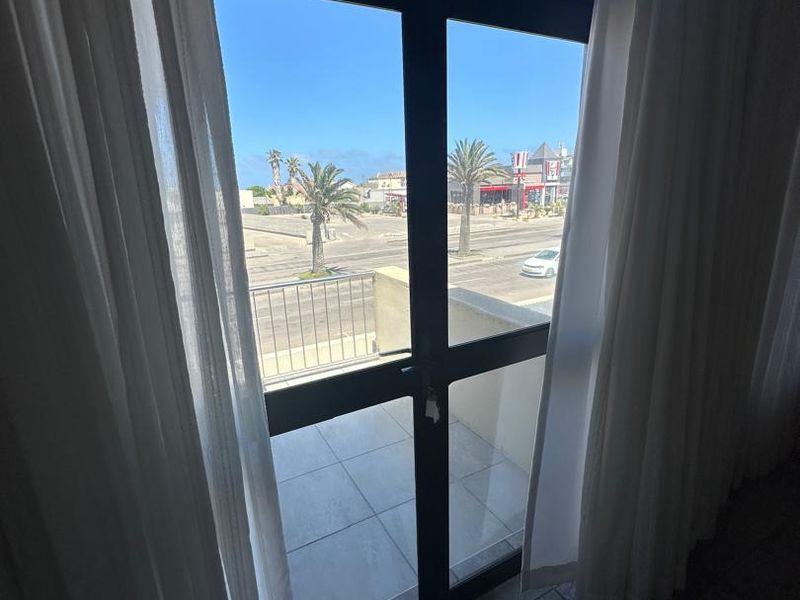 🏡 Reduced to go🏡 Buy a 4 bedroom duplex Townhouse in Swakopmund 📌 CBD!!️selling at N$ 3500 000 cost exclusive in Mainau complex. - Photo 10