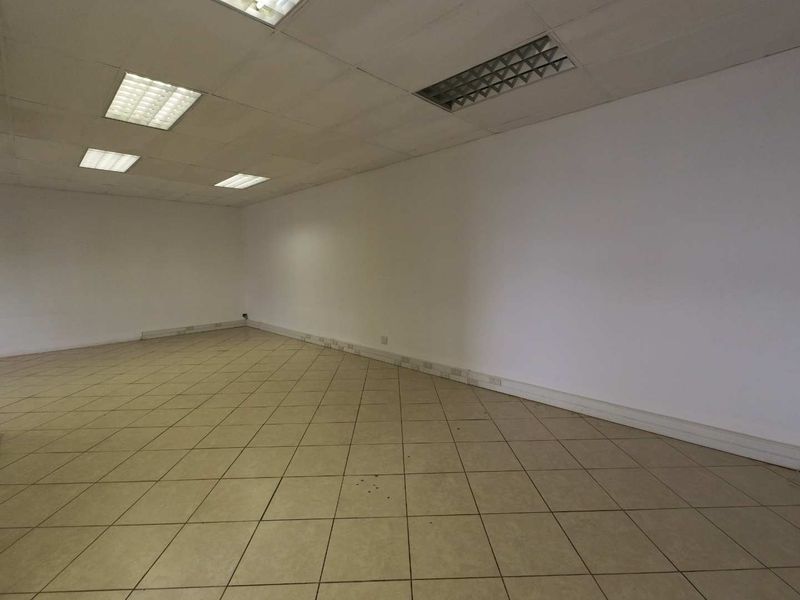 102m2 | TILED STORAGE/OFFICE | AVAILABLE TO LET - Photo 4
