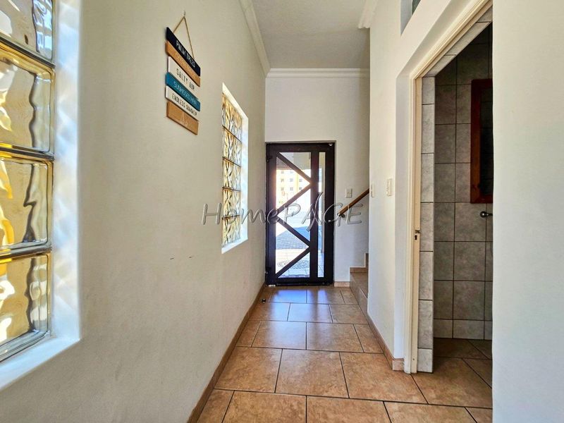 Long Beach Ext 1, Walvis Bay:  4 Bedr Double Storey Home is for Sale - Photo 4
