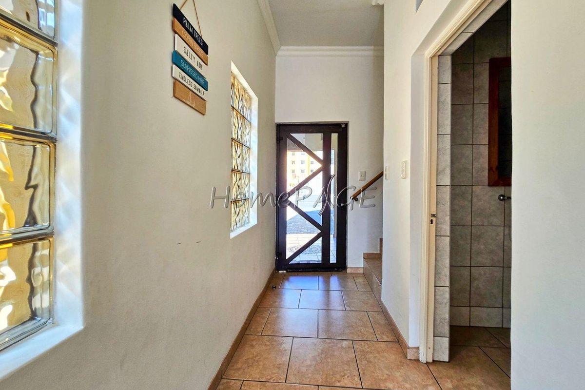 Long Beach Ext 1, Walvis Bay:  4 Bedr Double Storey Home is for Sale - Photo 4