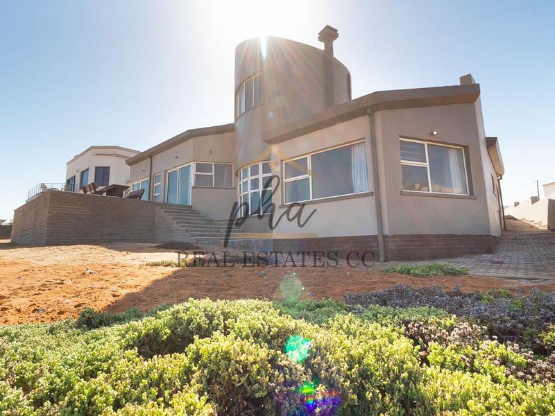 BEACHFRONT Living in Ext 6, Henties Bay - Photo 1