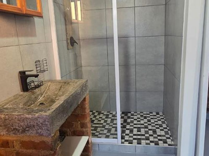Beautiful 1 bed garden cottage in the heart of Rynfield - Photo 8