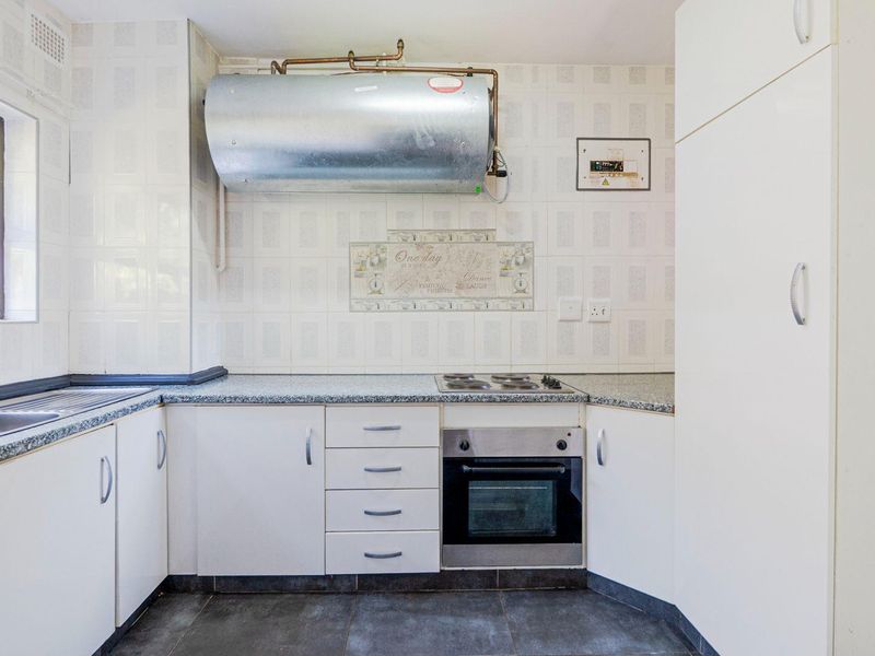 Spacious unit with sea and river views - Photo 7