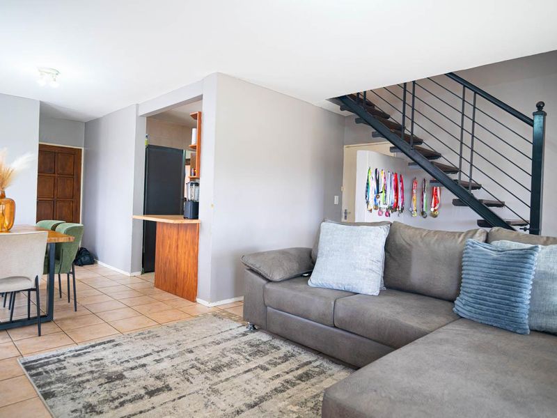 Family Home with Space in Ruimsig - Photo 3